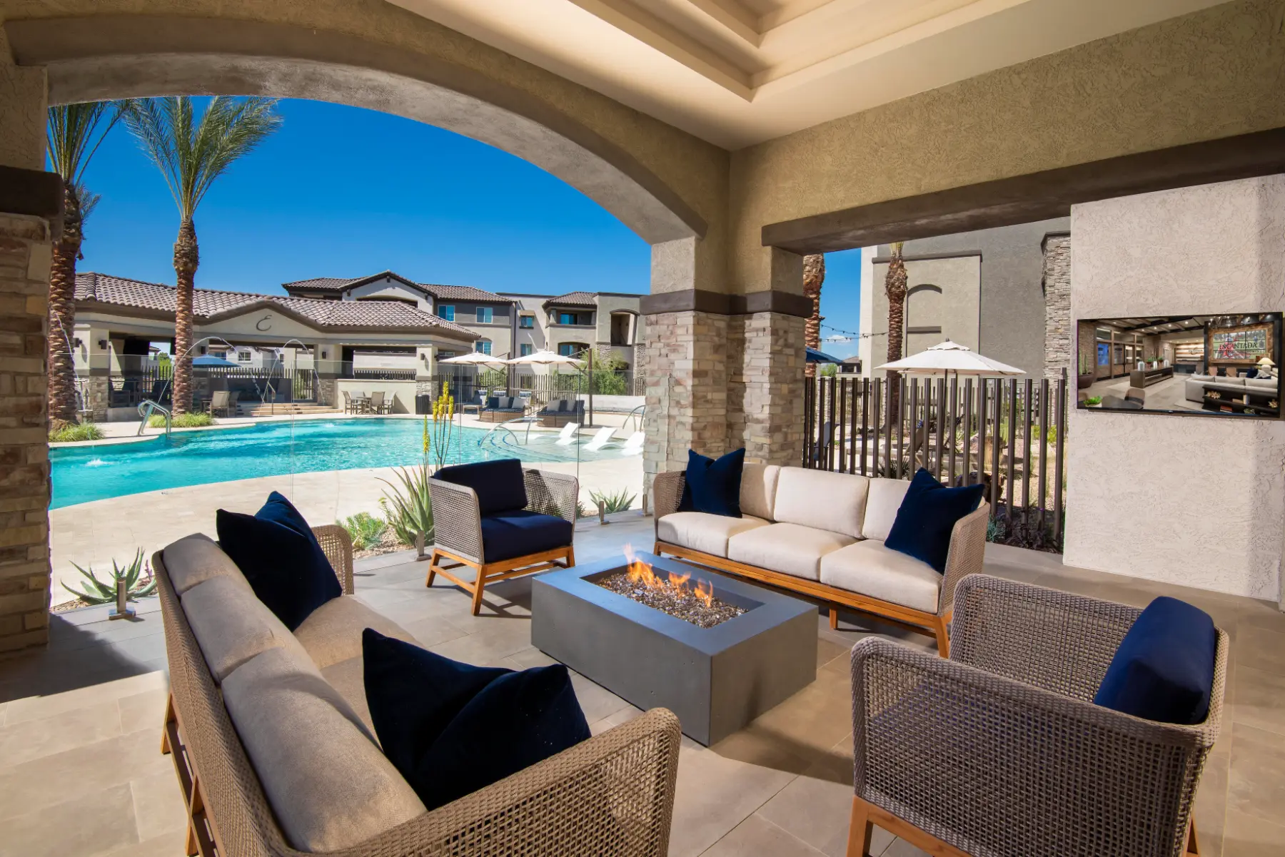 Encantada Continental Reserve Club Patio 2