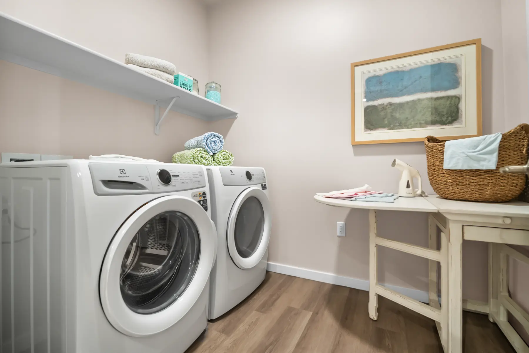 Encantada La Estancia laundry room