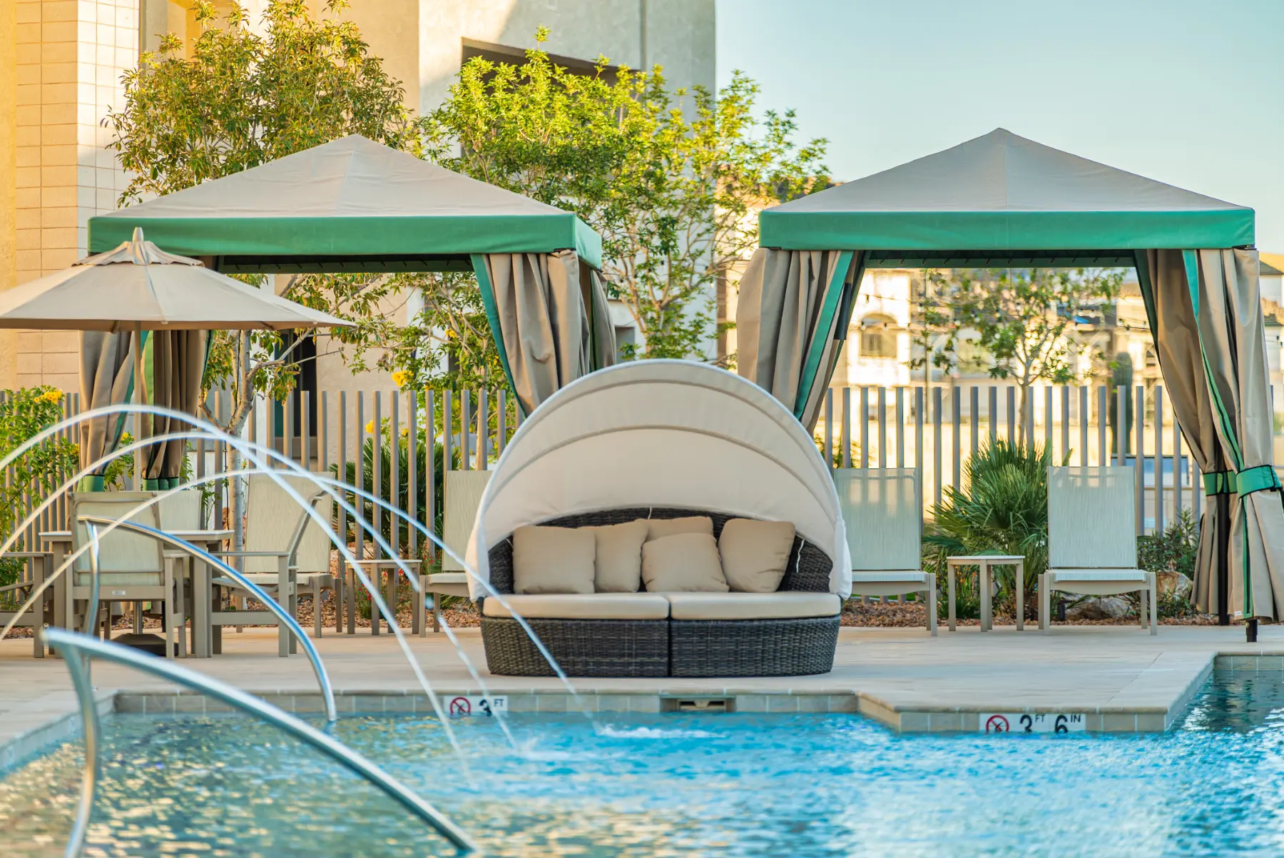 Encantada La Estancia pool area
