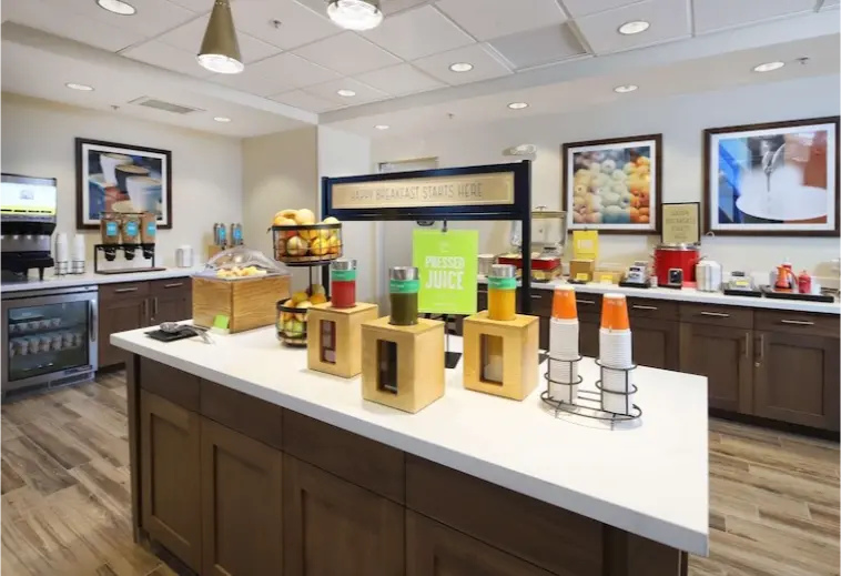Hampton Inn and Suites Tucson breakfast bar