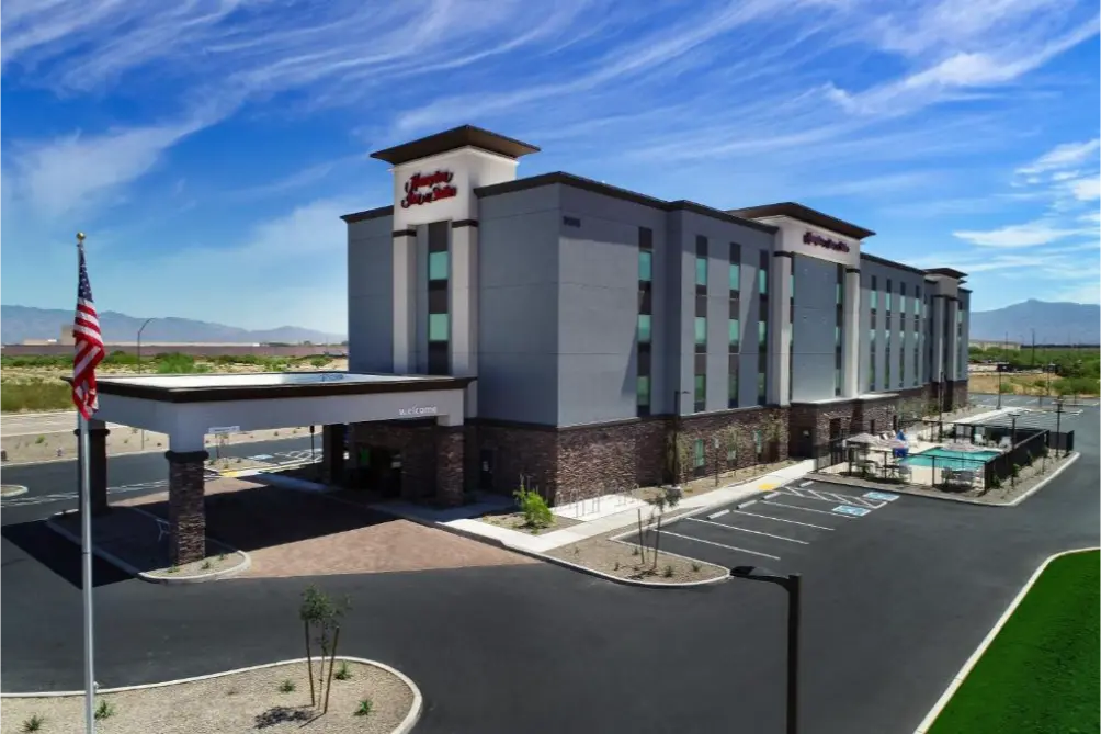Hampton Inn and Suites Tucson exterior