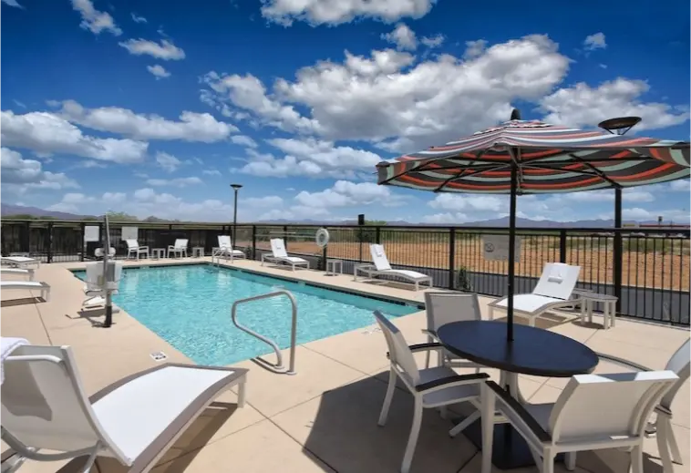 Hampton Inn and Suites Tucson pool