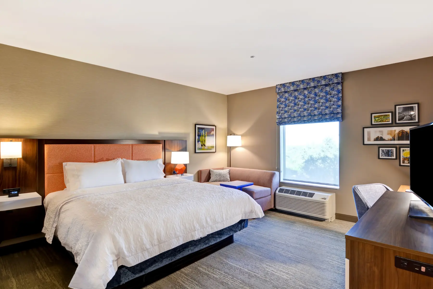 Hampton Inn and Suites Marana bedroom
