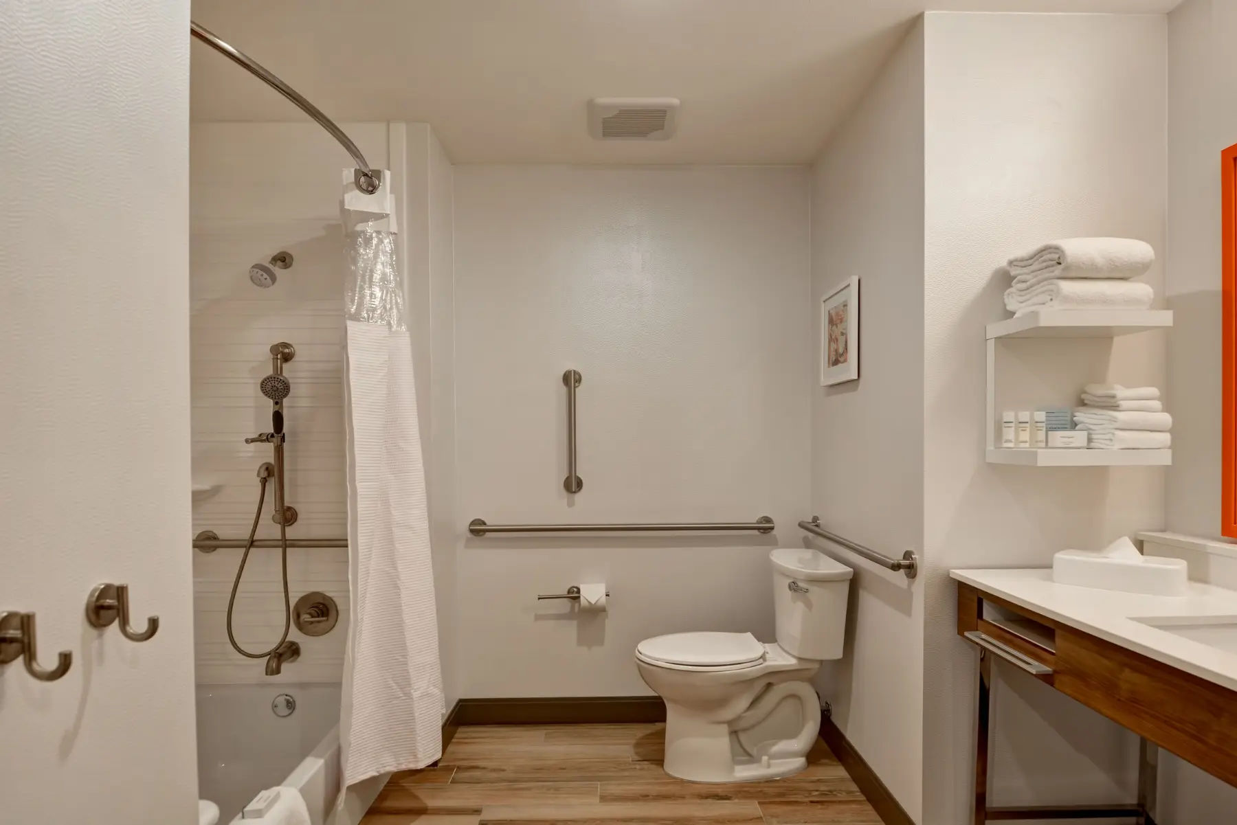 Hampton Inn and Suites Marana bathroom