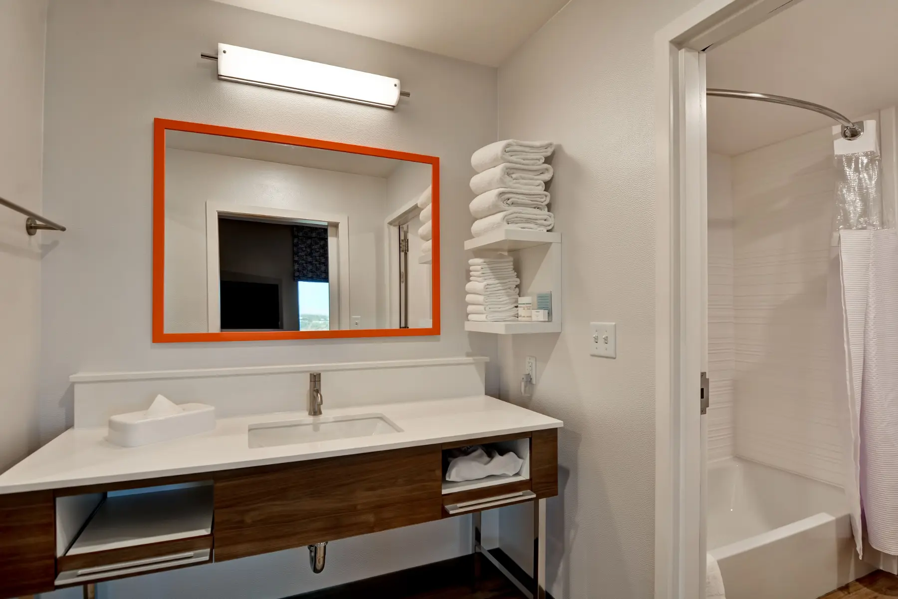Hampton Inn and Suites Marana bathroom
