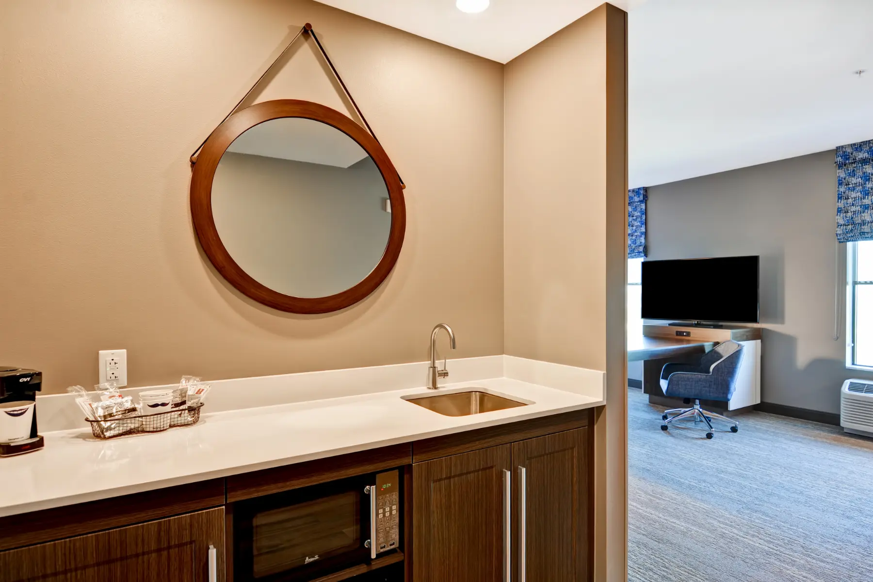 Hampton Inn and Suites Marana bathroom
