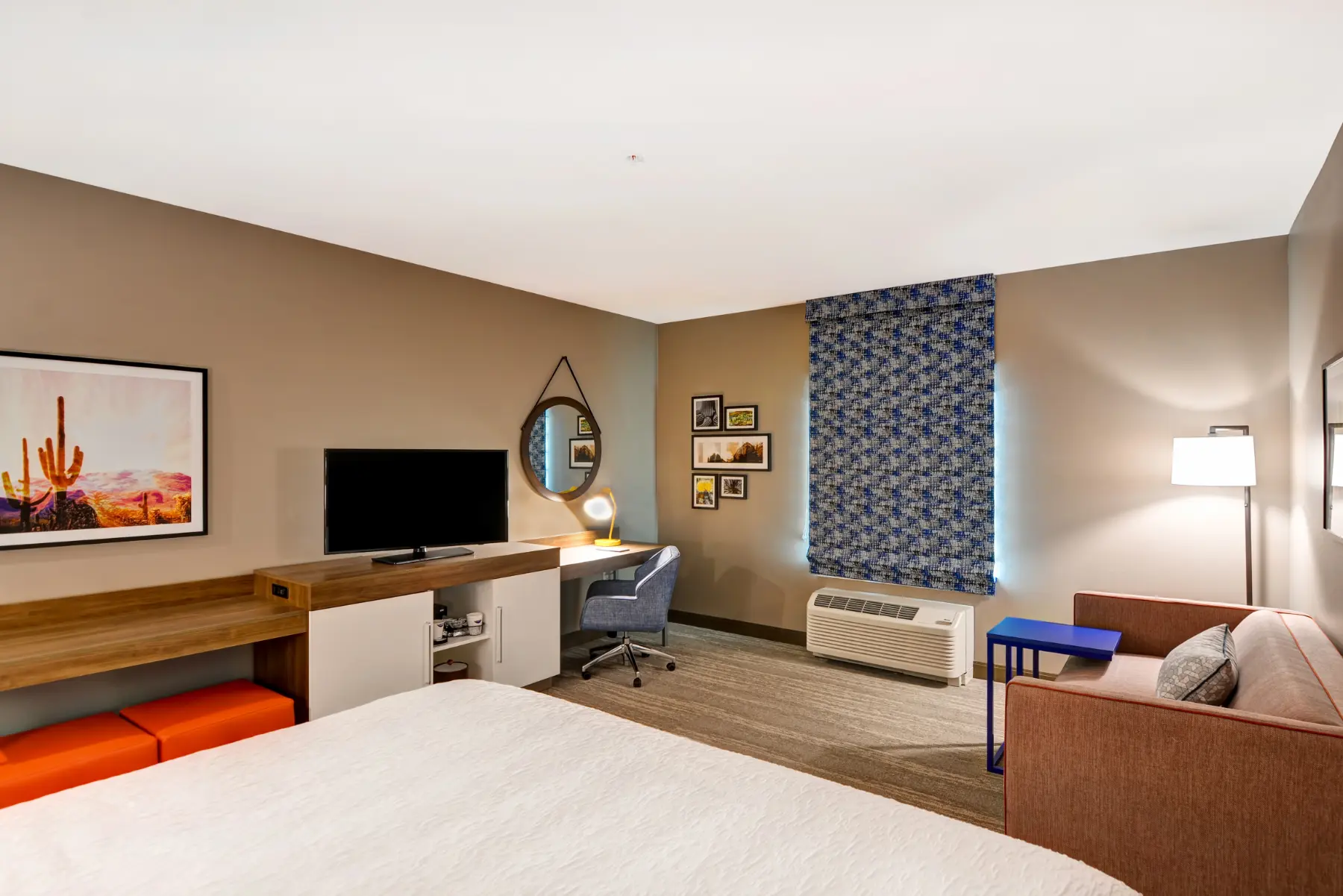 Hampton Inn and Suites Marana bedroom