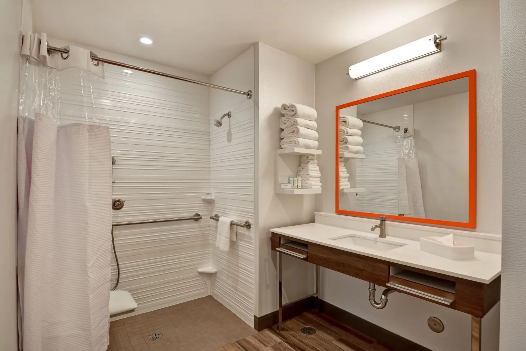 Hampton Inn and Suites Marana bathroom