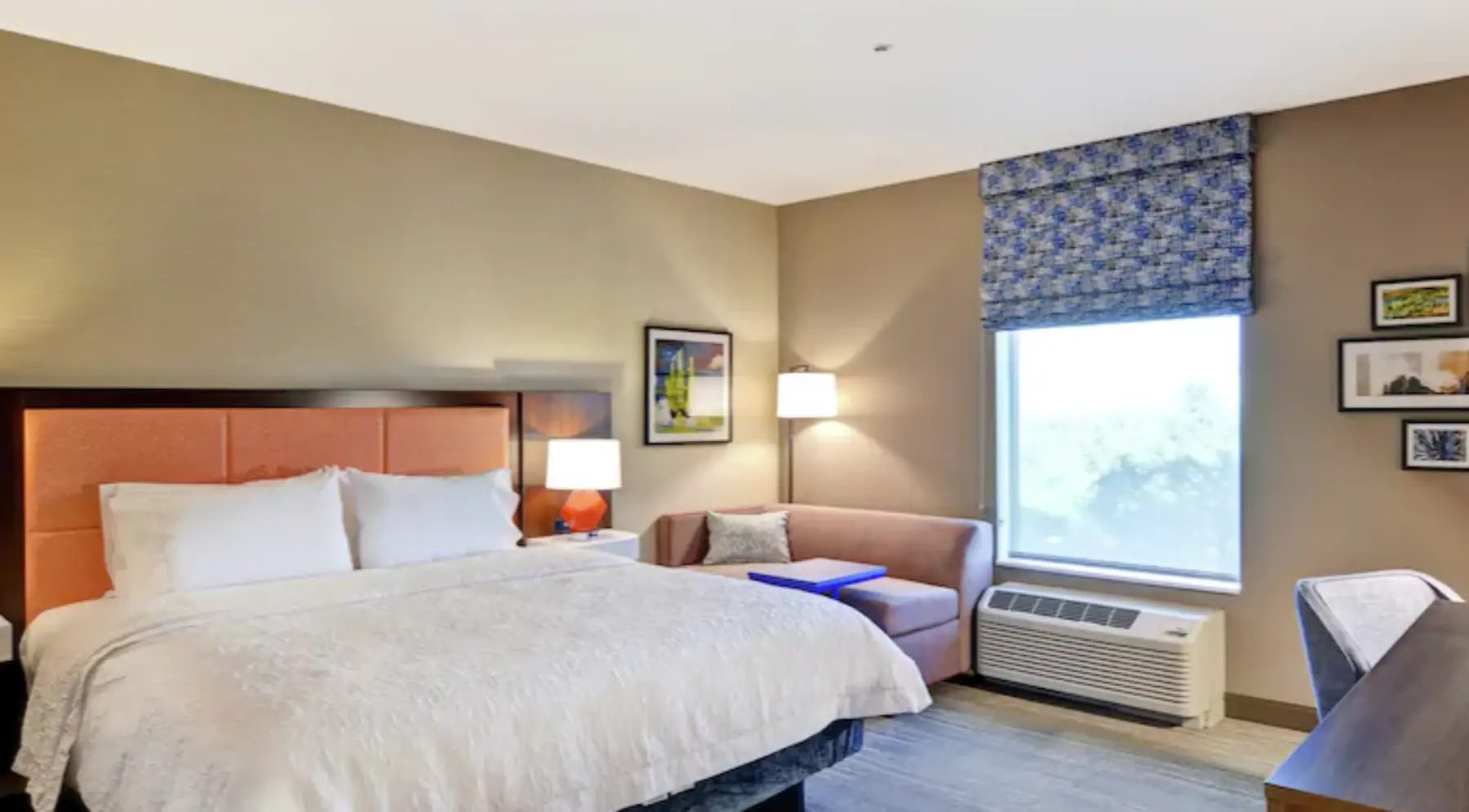 Hampton Inn and Suites Marana bedroom